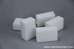怎样去除卫生间镜子上的顽固水渍？用纳米海绵