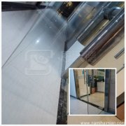 玻璃门上的顽固水渍如何清洗干净？用纳米海绵